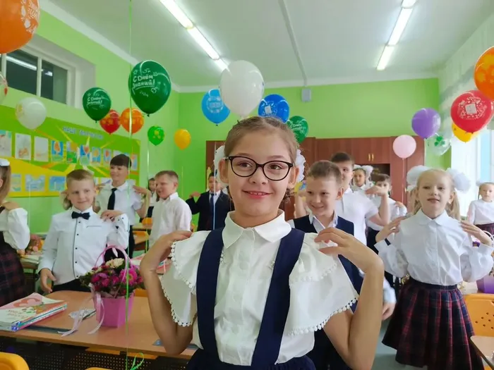 Дети участвуют в игре_Повтори движение