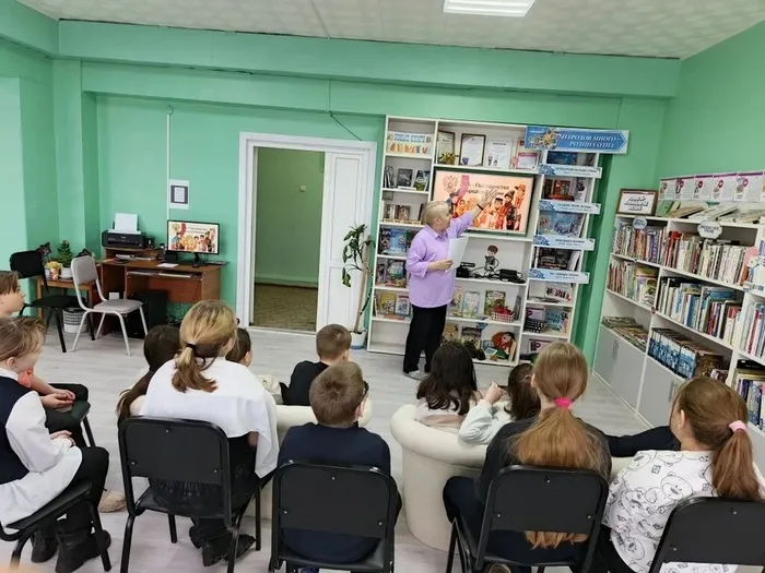 Обзор у книжной выставки