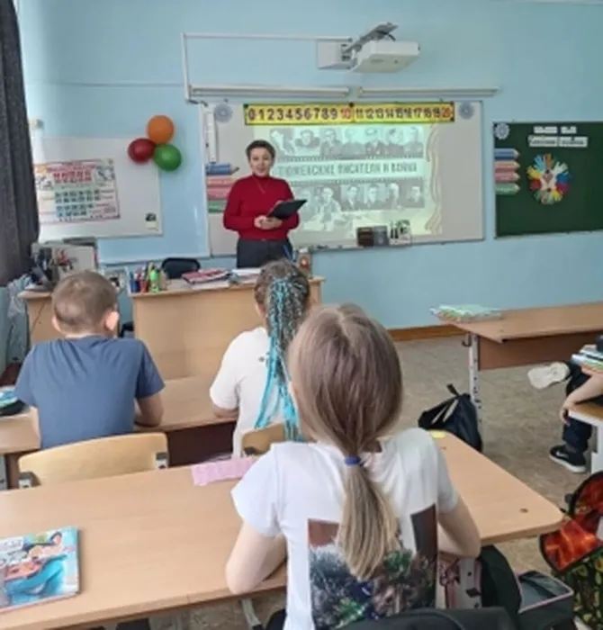 Гагарьевская библиотека. Ведущая библиотекарь Олеся Алексеевна Шанхоева