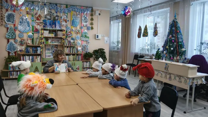 Библиотекарь читает сказку Морозко