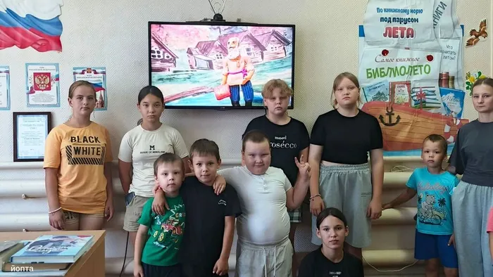 просмотр мультфильма Стоит меж лесов деревенька1