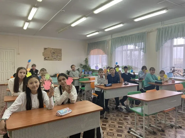 Новоселезнёвская библиотека. Творческое задание Ладошки доброты