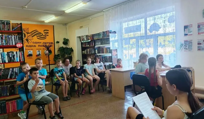 просмотр мультфильма Стоит меж лесов деревенька
