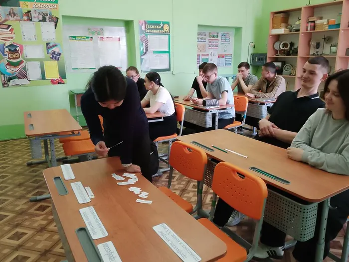 Омарова Аягоз выбирает нужную категорию для выбранной профессии