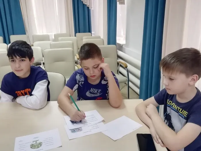 Ребята думают над заданием