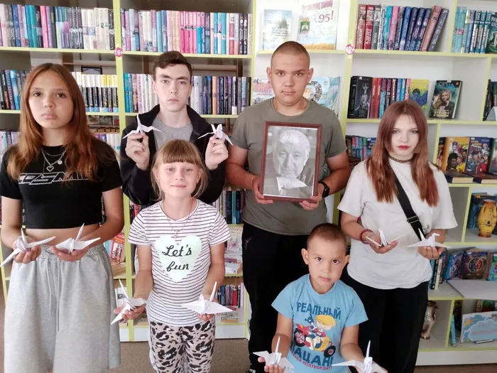 участники акции Белые журавли